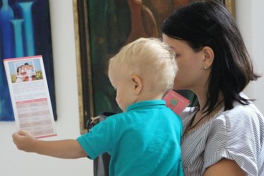 Выплаты приемным родителям, опекунам, патронатным воспитателям увеличатся